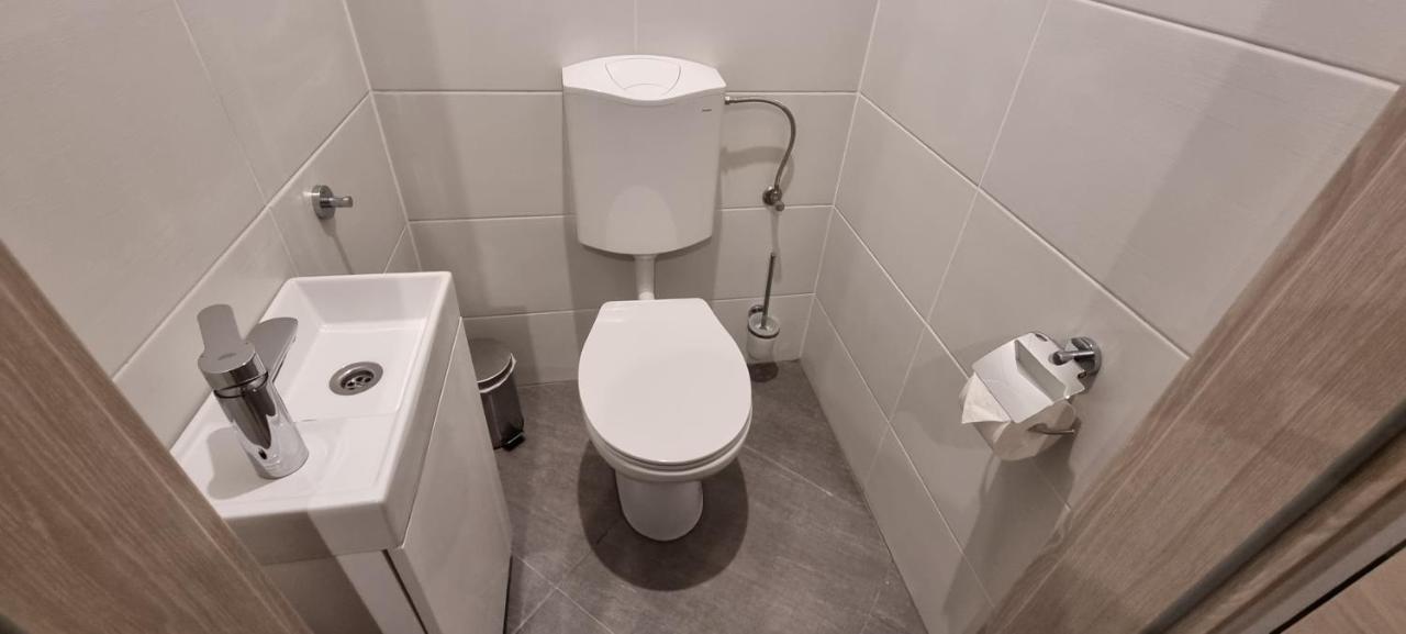 Hos-Cegledi Vendeghaz Miskolc -Oenallo Otthon, Mely Csak Az Oenoeke 외부 사진