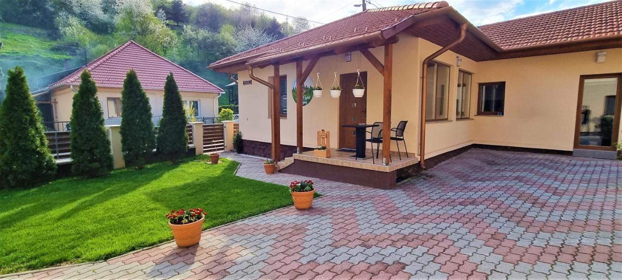 Hos-Cegledi Vendeghaz Miskolc -Oenallo Otthon, Mely Csak Az Oenoeke 외부 사진
